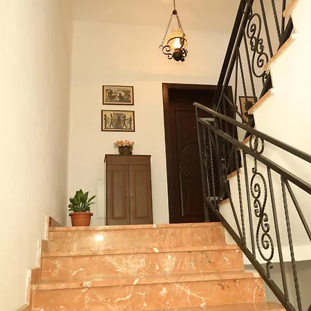 شقة Jani & Eleni's Unesco Explorer Base - Apollonia, Fier, Berat & Beyond