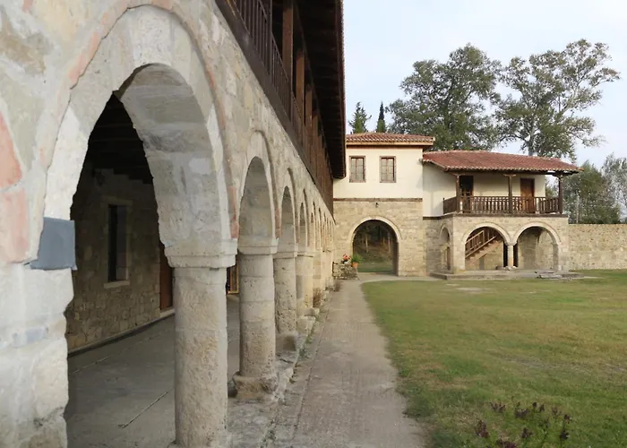 Jani & Eleni's Unesco Explorer Base - Apollonia, Fier, Berat & Beyond * فيير