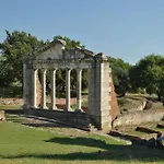 Jani & Eleni's Unesco Explorer Base - Apollonia, Fier, Berat & Beyond