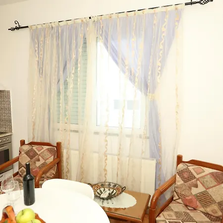 شقة Cozy Central Fier Apartment - Free Parking, Apollonia, Seman Beach & Berat *