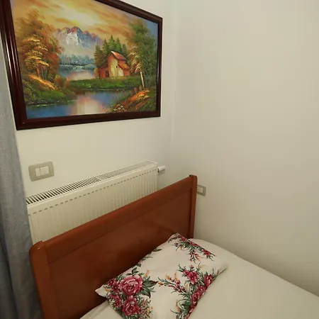 شقة Cozy Central Fier Apartment - Free Parking, Apollonia, Seman Beach & Berat *