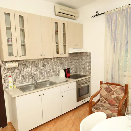 Cozy Central Fier Apartment - Free Parking, Apollonia, Seman Beach & Berat شقة *