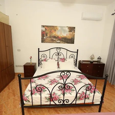 شقة Cozy Central Fier Apartment - Free Parking, Apollonia, Seman Beach & Berat *