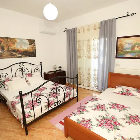 شقة Cozy Central Fier Apartment - Free Parking, Apollonia, Seman Beach & Berat *
