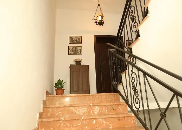 Apartment Jani & Eleni's Unesco Explorer Base - Apollonia, Fier, Berat & Beyond